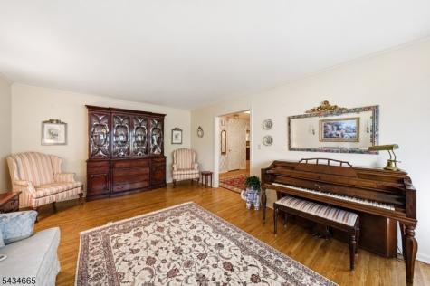 16 Beech Court Chatham NJ 07928