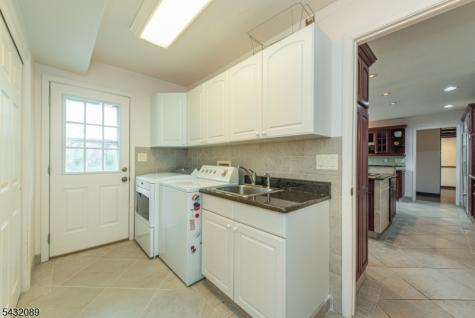 104 Shrewsbury Drive Livingston NJ 07039