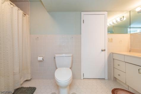 104 Shrewsbury Drive Livingston NJ 07039