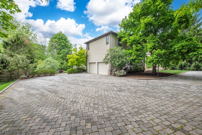 104 Shrewsbury Drive Livingston NJ 07039