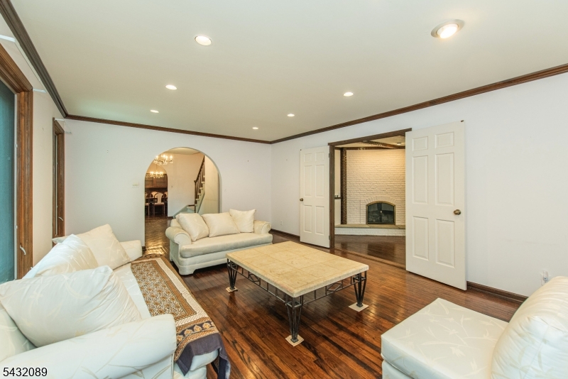 104 Shrewsbury Drive Livingston NJ 07039