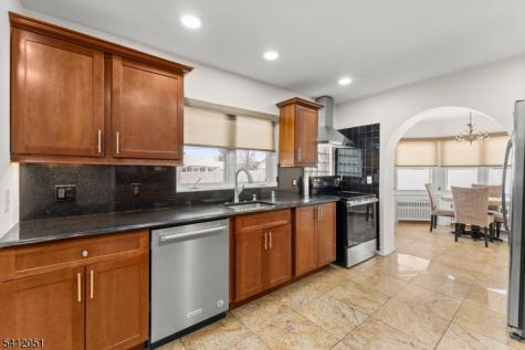 80 Glenwood Avenue Elmwood Park NJ 07407