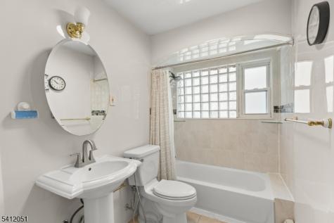 80 Glenwood Avenue Elmwood Park NJ 07407