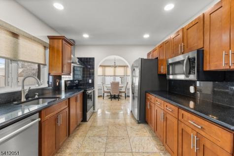 80 Glenwood Avenue Elmwood Park NJ 07407