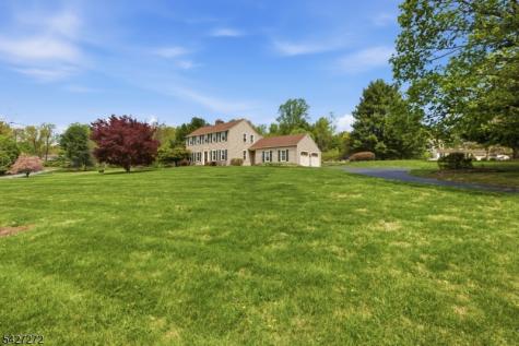 8 Sunshine Drive Alexandria NJ 08867