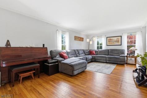 8 Sunshine Drive Alexandria NJ 08867
