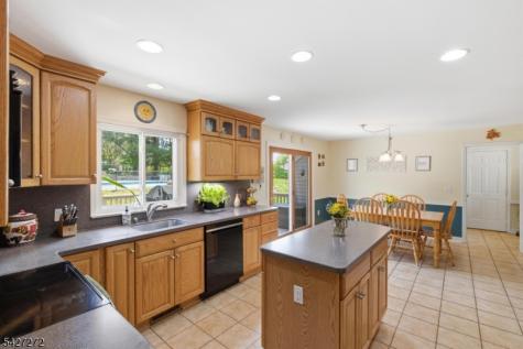 8 Sunshine Drive Alexandria NJ 08867