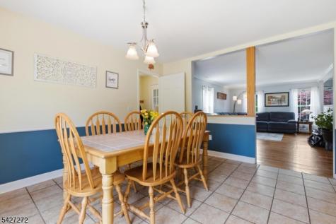 8 Sunshine Drive Alexandria NJ 08867
