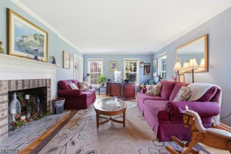 8 Sunshine Drive Alexandria NJ 08867