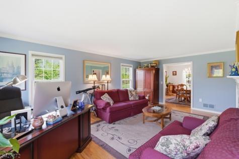 8 Sunshine Drive Alexandria NJ 08867