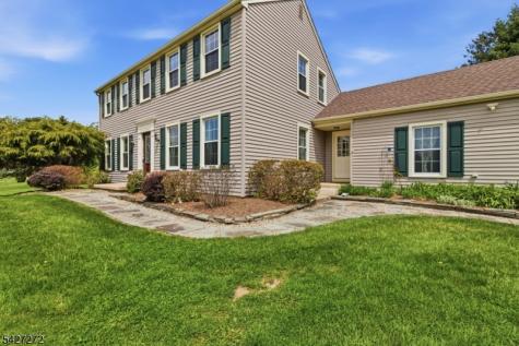 8 Sunshine Drive Alexandria NJ 08867
