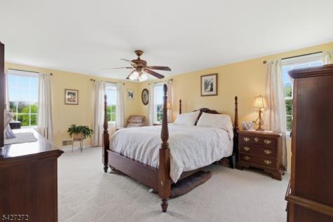 8 Sunshine Drive Alexandria NJ 08867