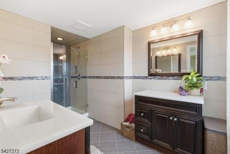 8 Sunshine Drive Alexandria NJ 08867