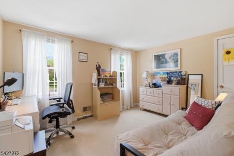 8 Sunshine Drive Alexandria NJ 08867