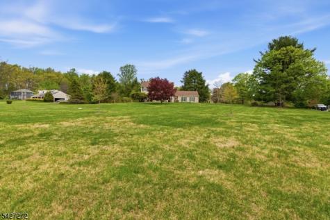 8 Sunshine Drive Alexandria NJ 08867