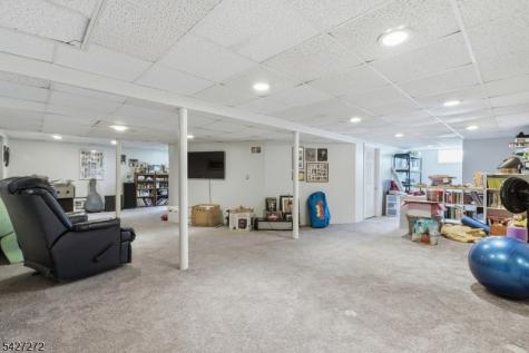 8 Sunshine Drive Alexandria NJ 08867