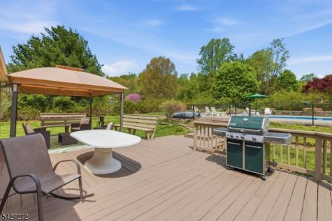 8 Sunshine Drive Alexandria NJ 08867