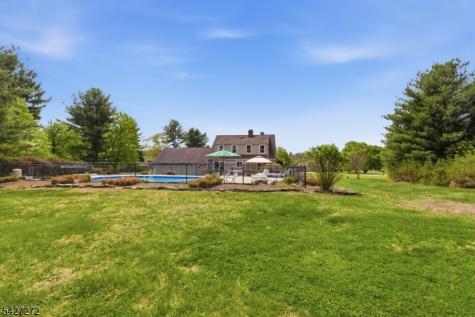 8 Sunshine Drive Alexandria NJ 08867