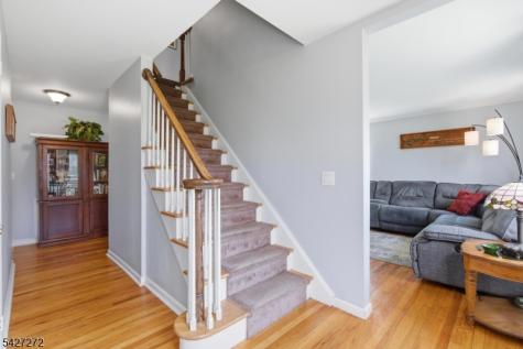 8 Sunshine Drive Alexandria NJ 08867