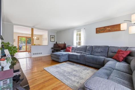 8 Sunshine Drive Alexandria NJ 08867