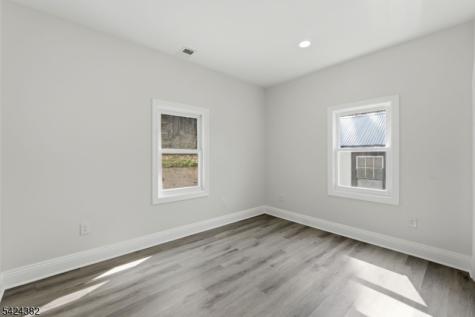 31 Saint Moritz Place Wayne NJ 07470
