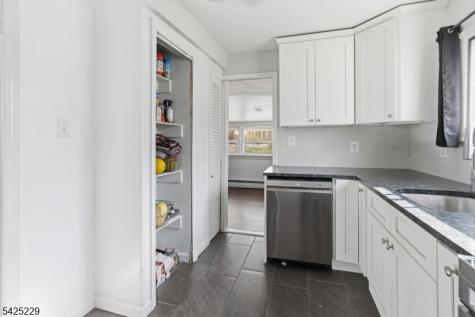 54 Wildwood Road Jefferson NJ 07438