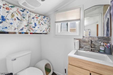 54 Wildwood Road Jefferson NJ 07438