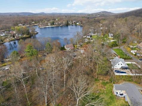 54 Wildwood Road Jefferson NJ 07438