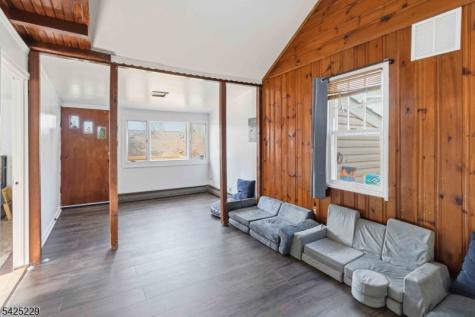 54 Wildwood Road Jefferson NJ 07438