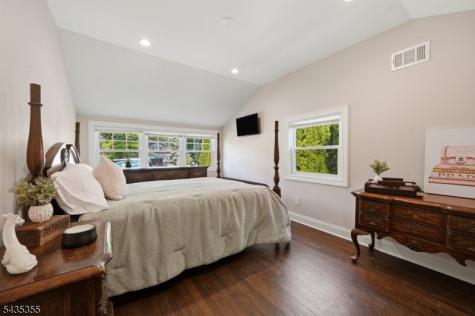 35 Stuart Street Waldwick NJ 07463