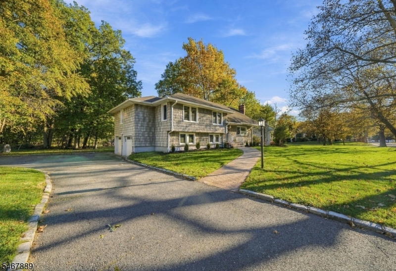85 Ridge Drive Livingston NJ 07039