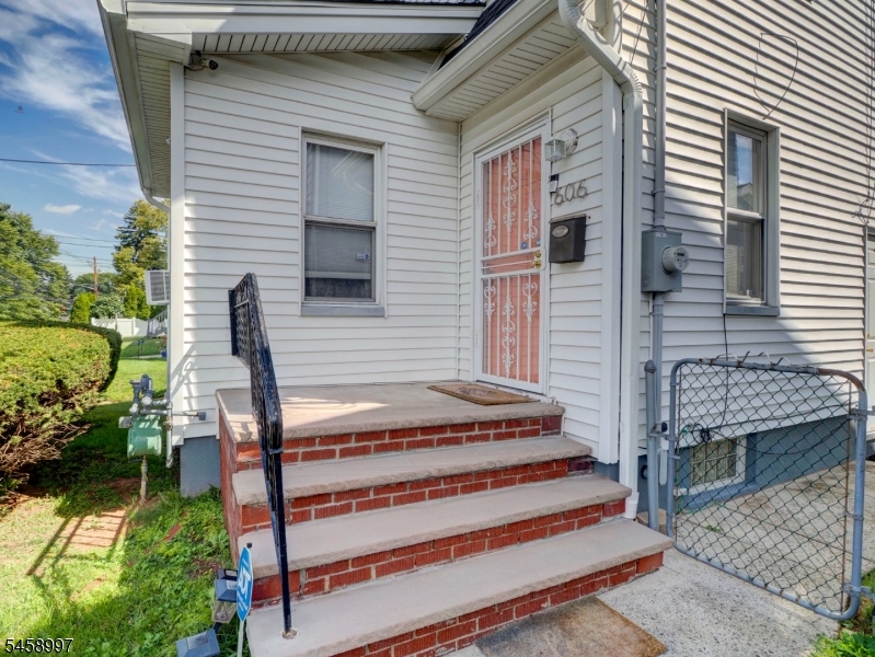 606 E 3rd Avenue Roselle NJ 07203