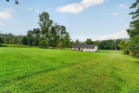 400 Bellis Road Holland NJ 08804