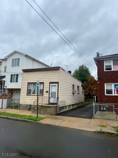 218 Florida Street Elizabeth NJ 07206