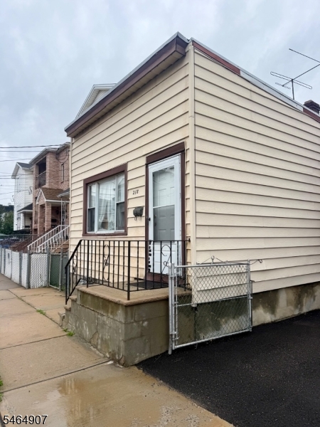218 Florida Street Elizabeth NJ 07206