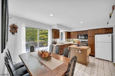 92 Lakeview Terrace Oakland NJ 07436
