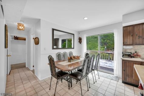 92 Lakeview Terrace Oakland NJ 07436