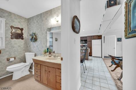 92 Lakeview Terrace Oakland NJ 07436
