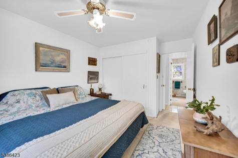 92 Lakeview Terrace Oakland NJ 07436