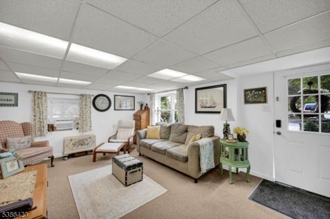 92 Lakeview Terrace Oakland NJ 07436