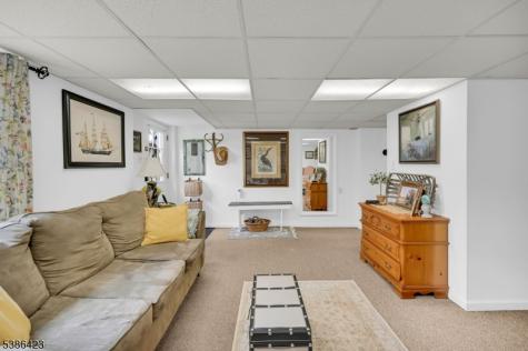 92 Lakeview Terrace Oakland NJ 07436