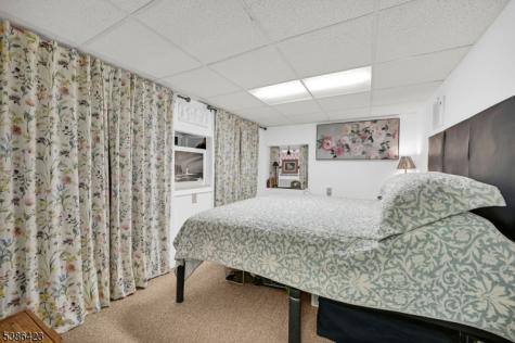 92 Lakeview Terrace Oakland NJ 07436