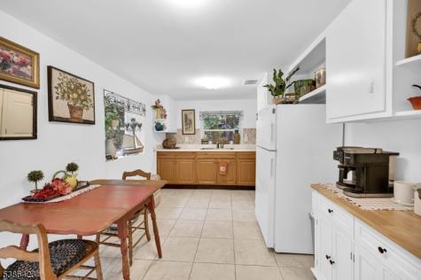 92 Lakeview Terrace Oakland NJ 07436
