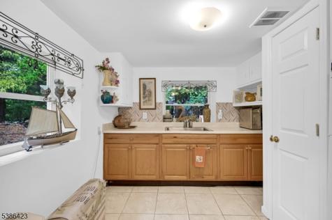 92 Lakeview Terrace Oakland NJ 07436
