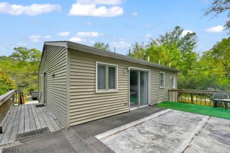 92 Lakeview Terrace Oakland NJ 07436