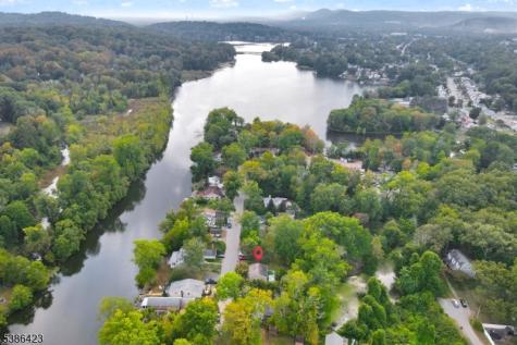 92 Lakeview Terrace Oakland NJ 07436