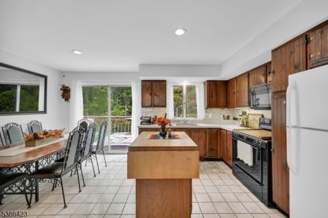 92 Lakeview Terrace Oakland NJ 07436