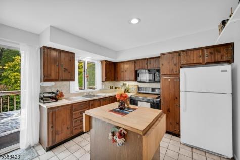 92 Lakeview Terrace Oakland NJ 07436