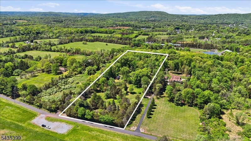 9 Roosevelt Road Readington NJ 08889