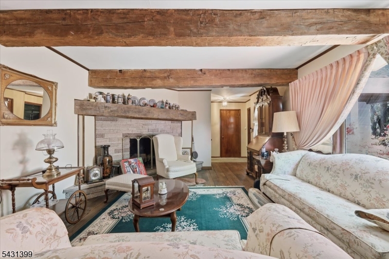 9 Roosevelt Road Readington NJ 08889